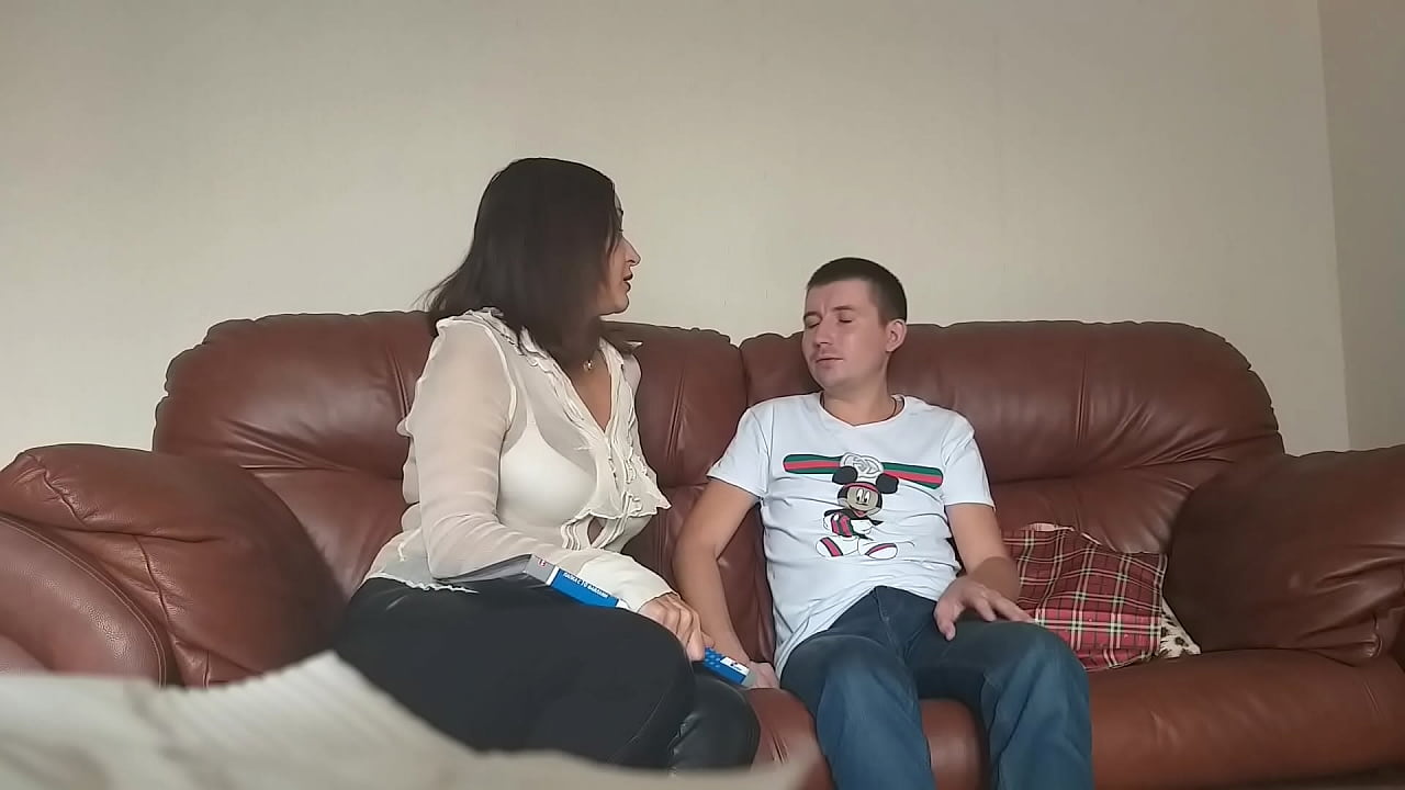 Aluno tímido fodeu um professor insaciável (Milf Alina Tumanova)